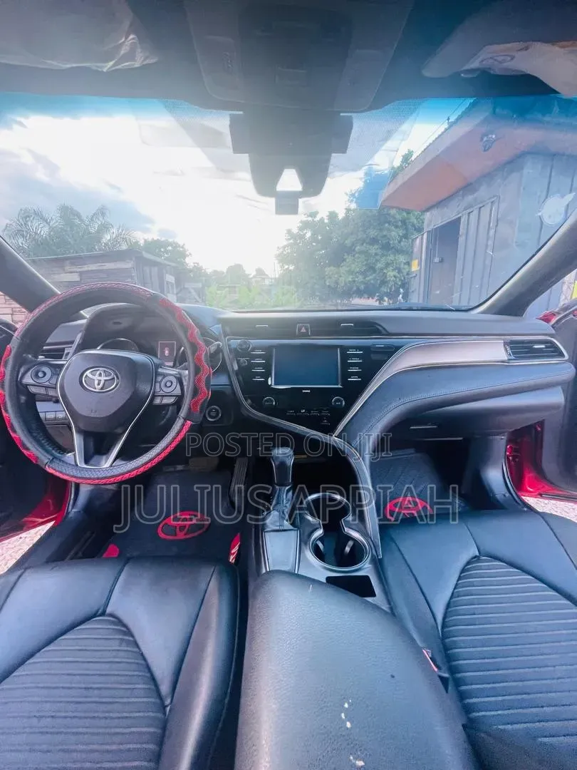 Toyota Camry XLE FWD (2.5L 4cyl 8AM) 2018 Red