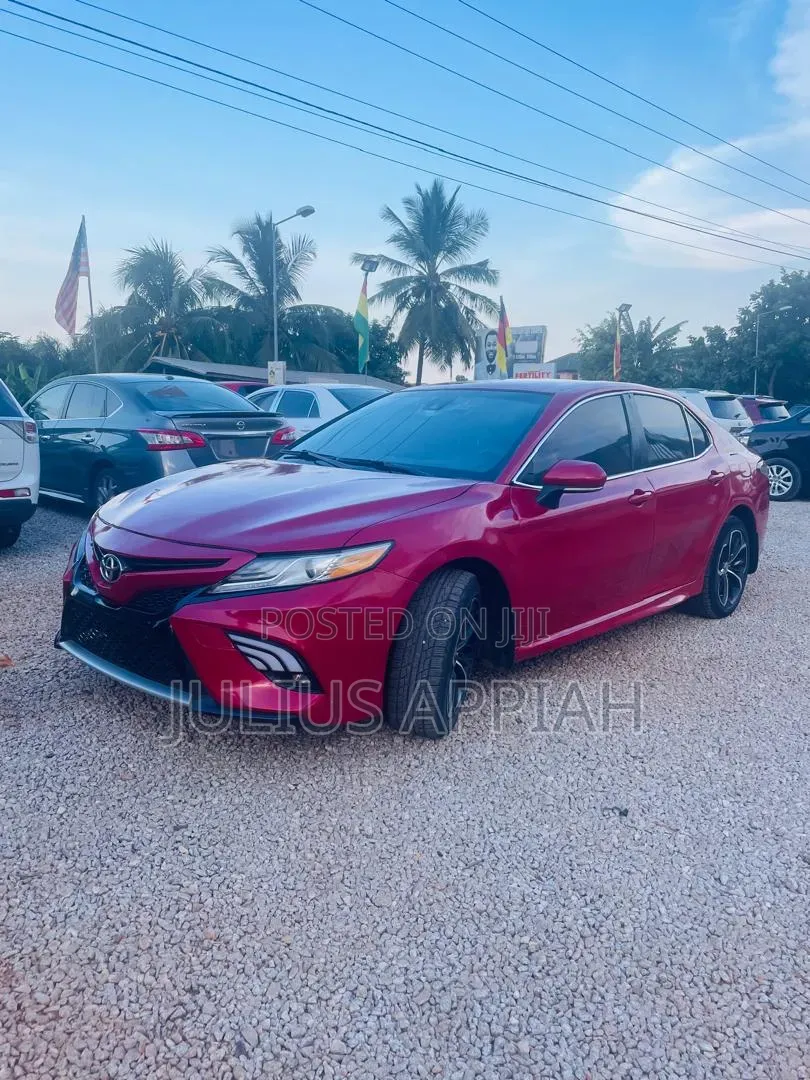 Toyota Camry XLE FWD (2.5L 4cyl 8AM) 2018 Red
