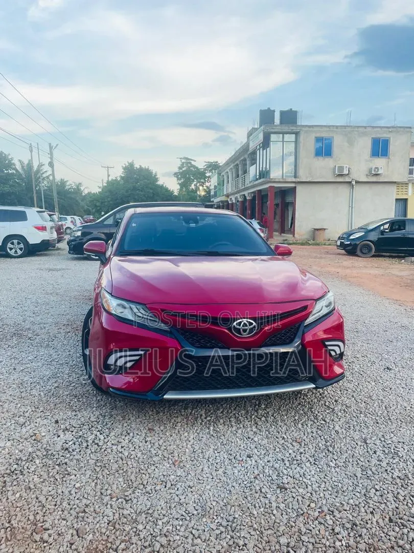 Toyota Camry XLE FWD (2.5L 4cyl 8AM) 2018 Red