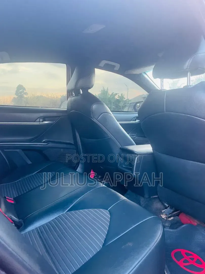 Toyota Camry XLE FWD (2.5L 4cyl 8AM) 2018 Red