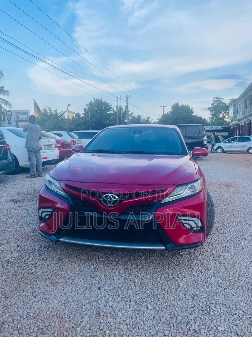 Toyota Camry XLE FWD (2.5L 4cyl 8AM) 2018 Red