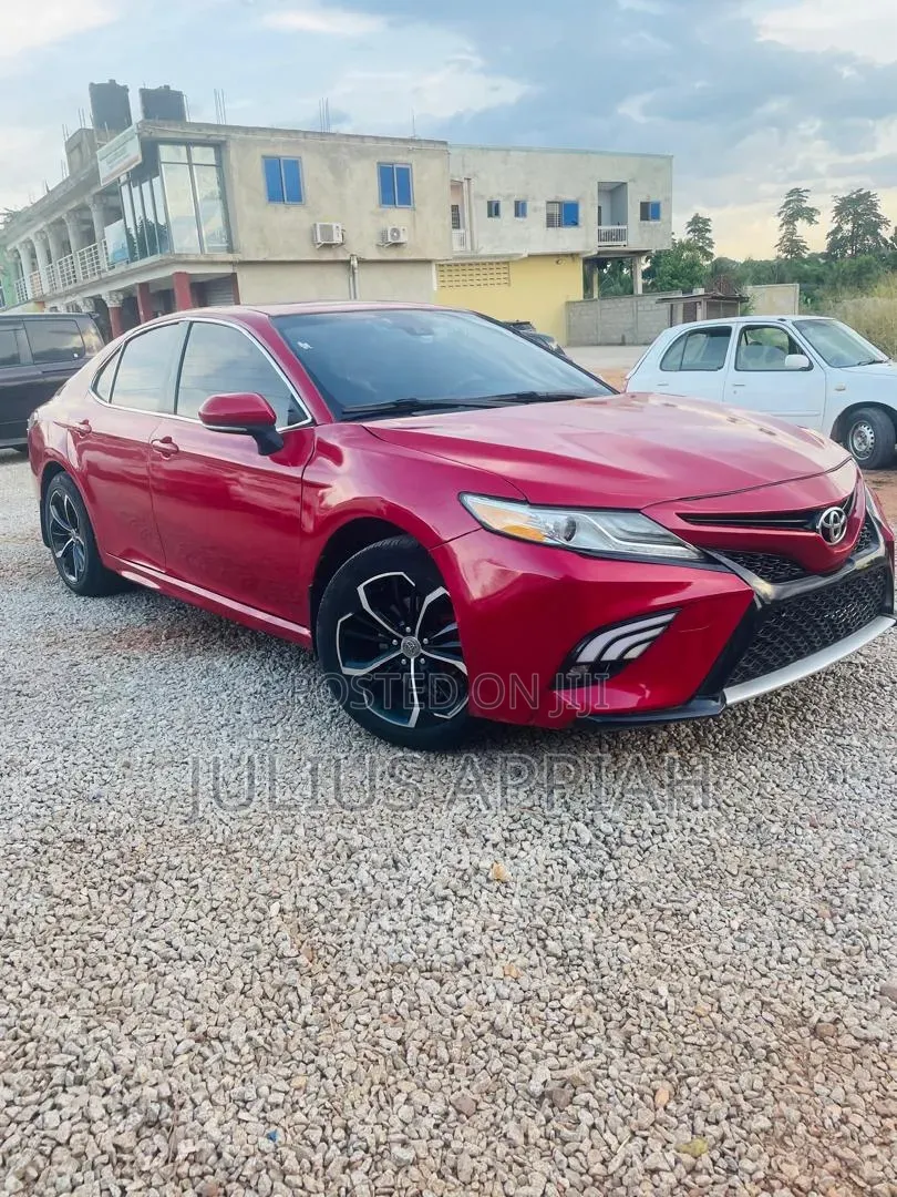 Toyota Camry XLE FWD (2.5L 4cyl 8AM) 2018 Red