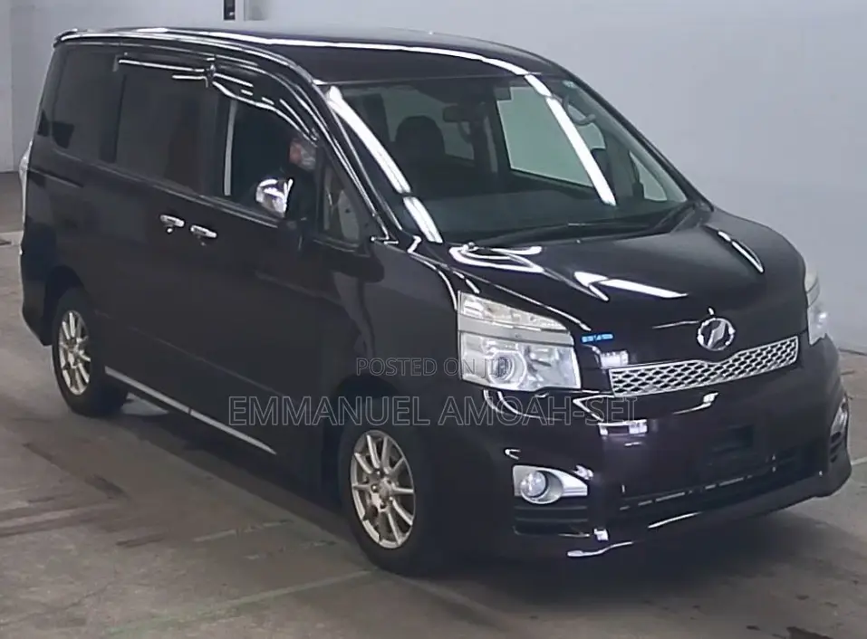 Toyota Voxy 2013 Black
