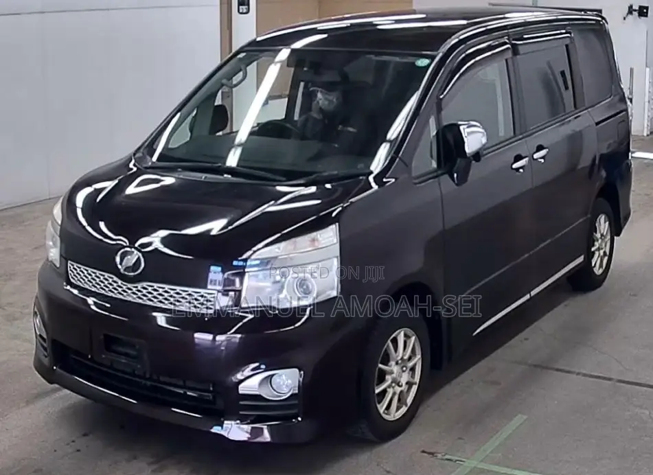 Toyota Voxy 2013 Black