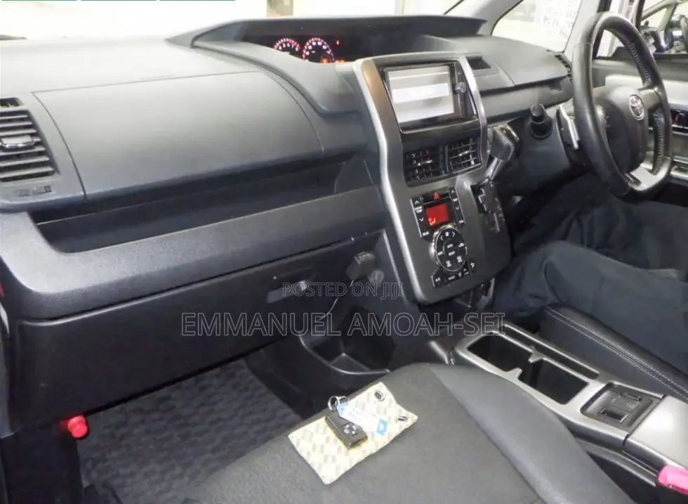 Toyota Voxy 2013 Black