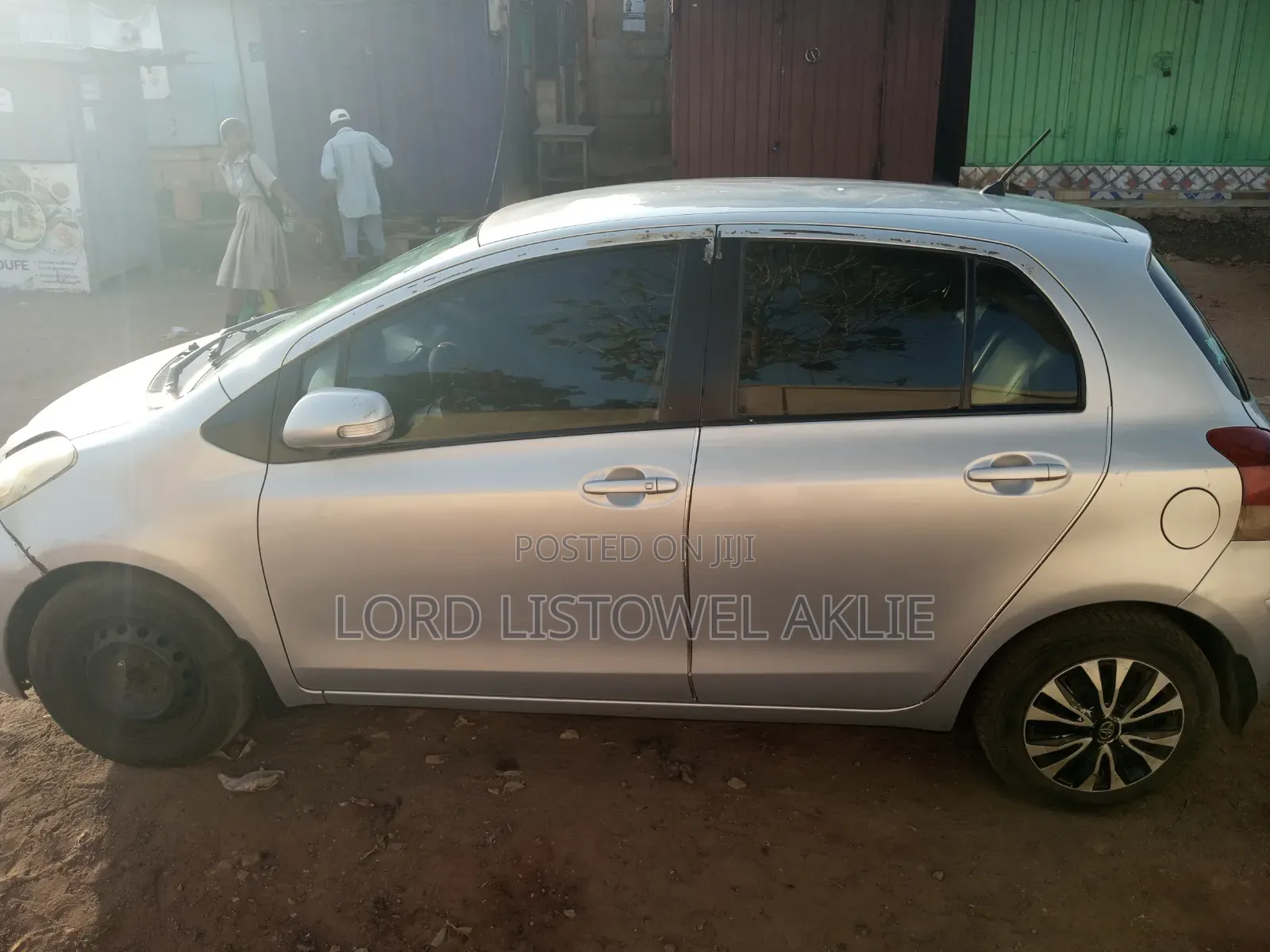 Toyota Vitz 1.3 FWD 5dr 2009 Silver