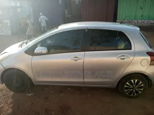 Toyota Vitz 1.3 FWD 5dr 2009 Silver