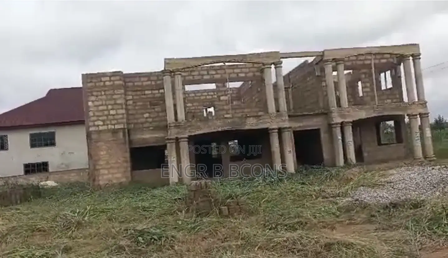 8bdrm Apartment in Residential House, Sunyani West for sale