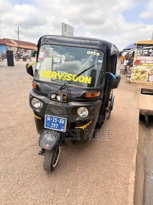 Bajaj RE 2025 Black