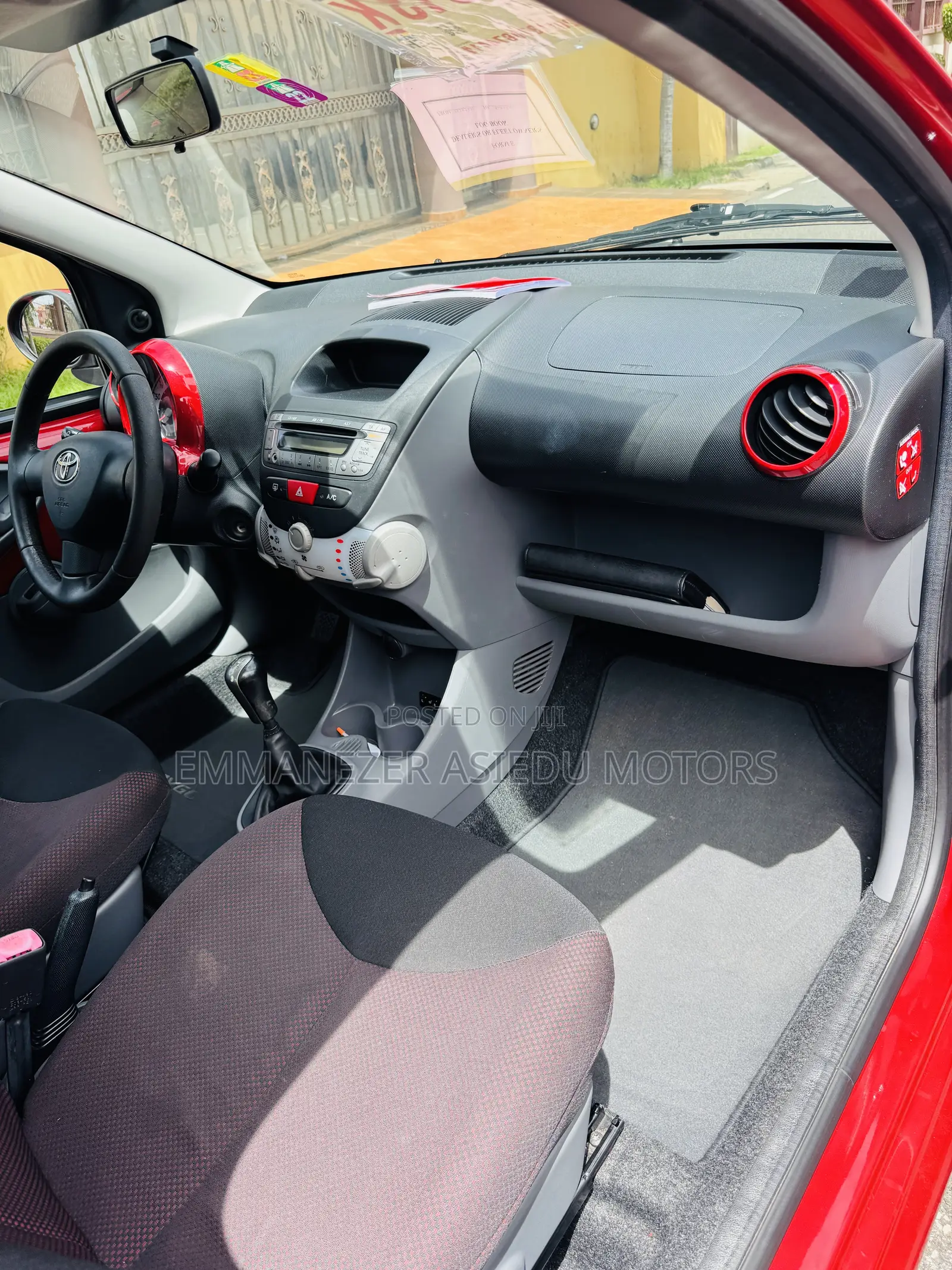 Toyota Vitz 1.3 FWD 5dr 2010 Red