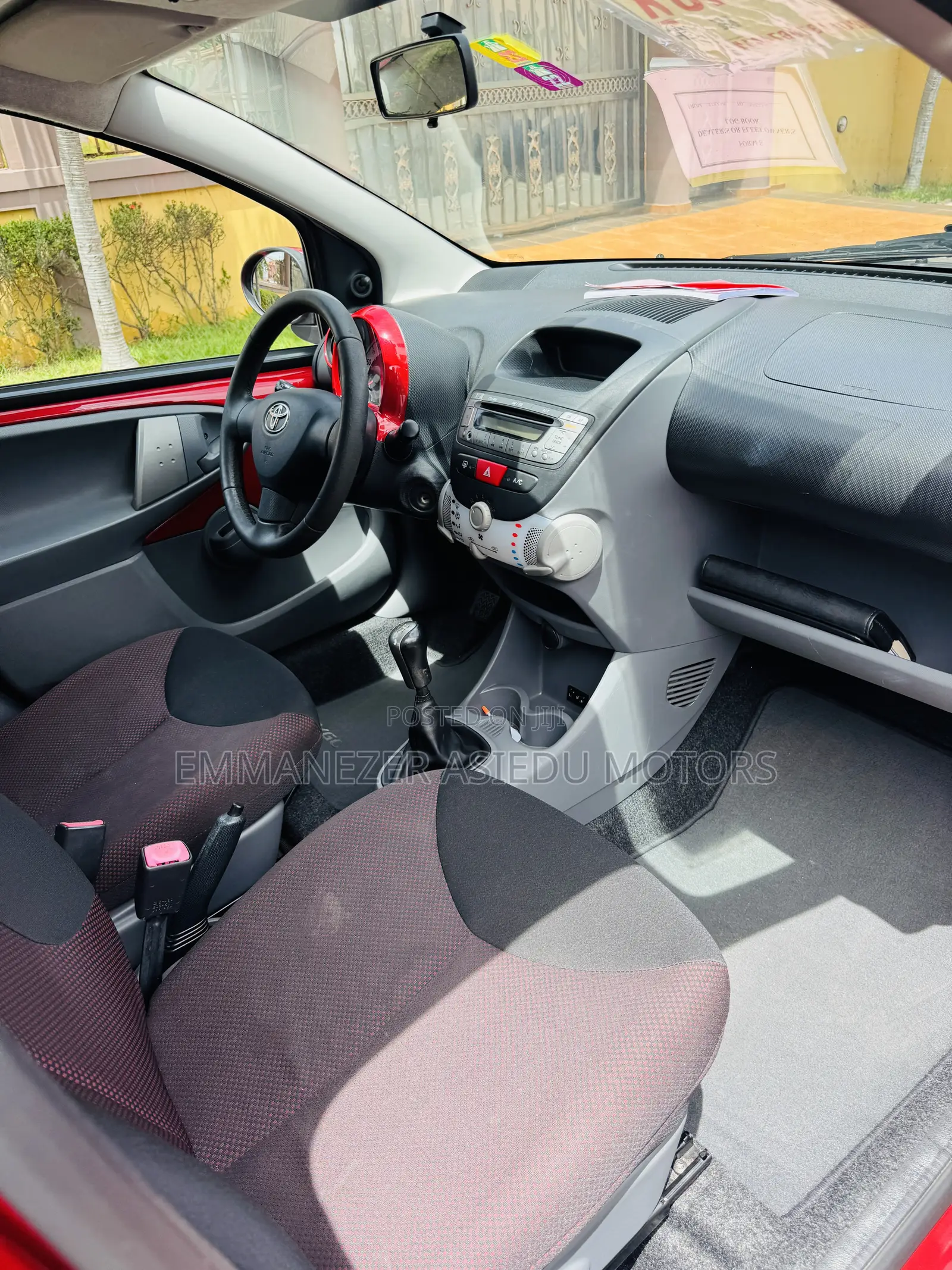 Toyota Vitz 1.3 FWD 5dr 2010 Red