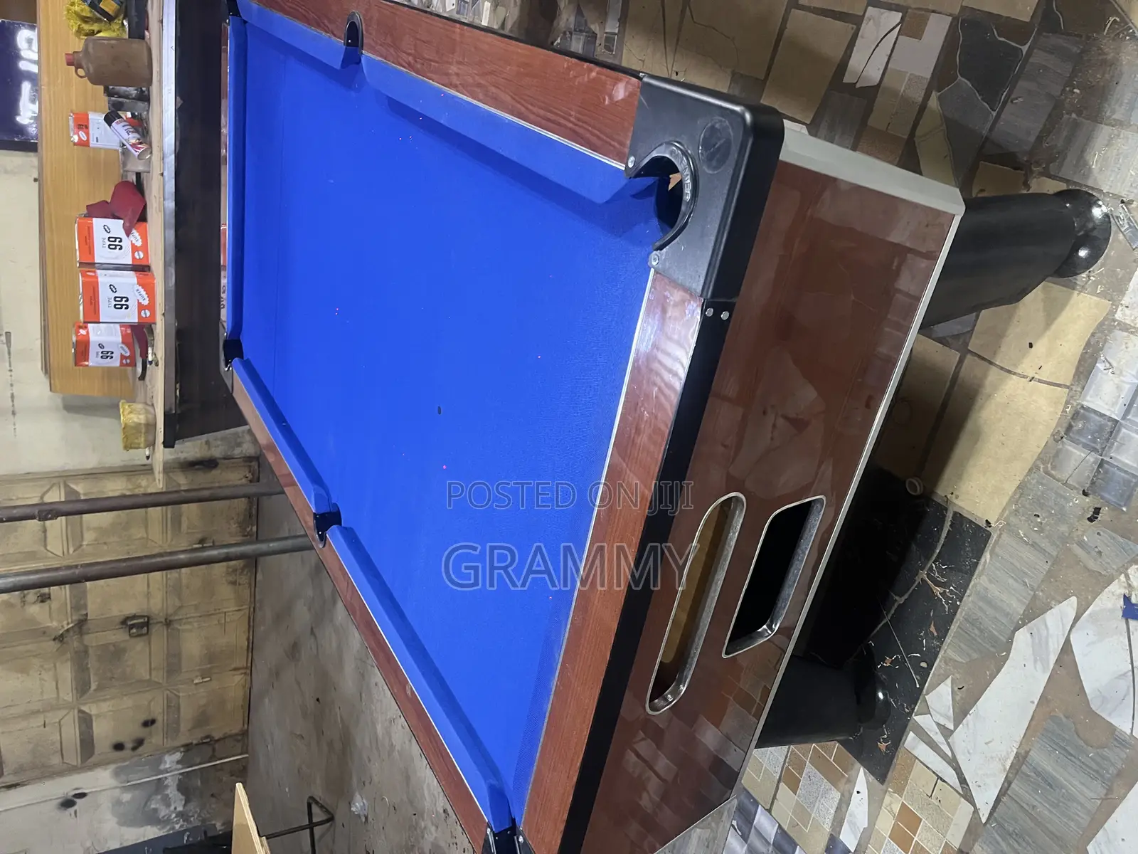 Coin Operator Snocker Mable Table