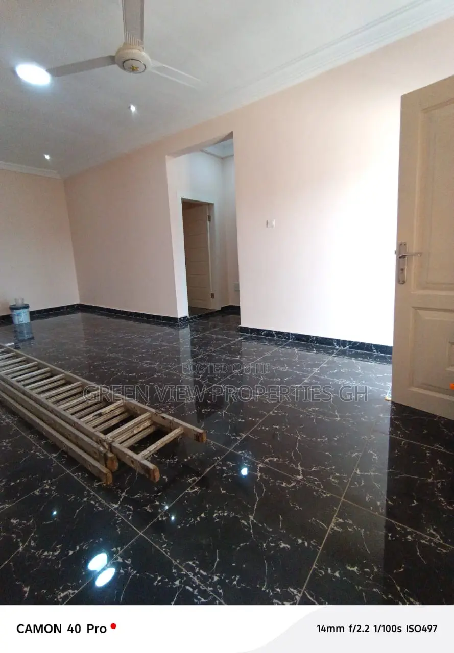 2bdrm Apartment in West Hills Mall Area for rent