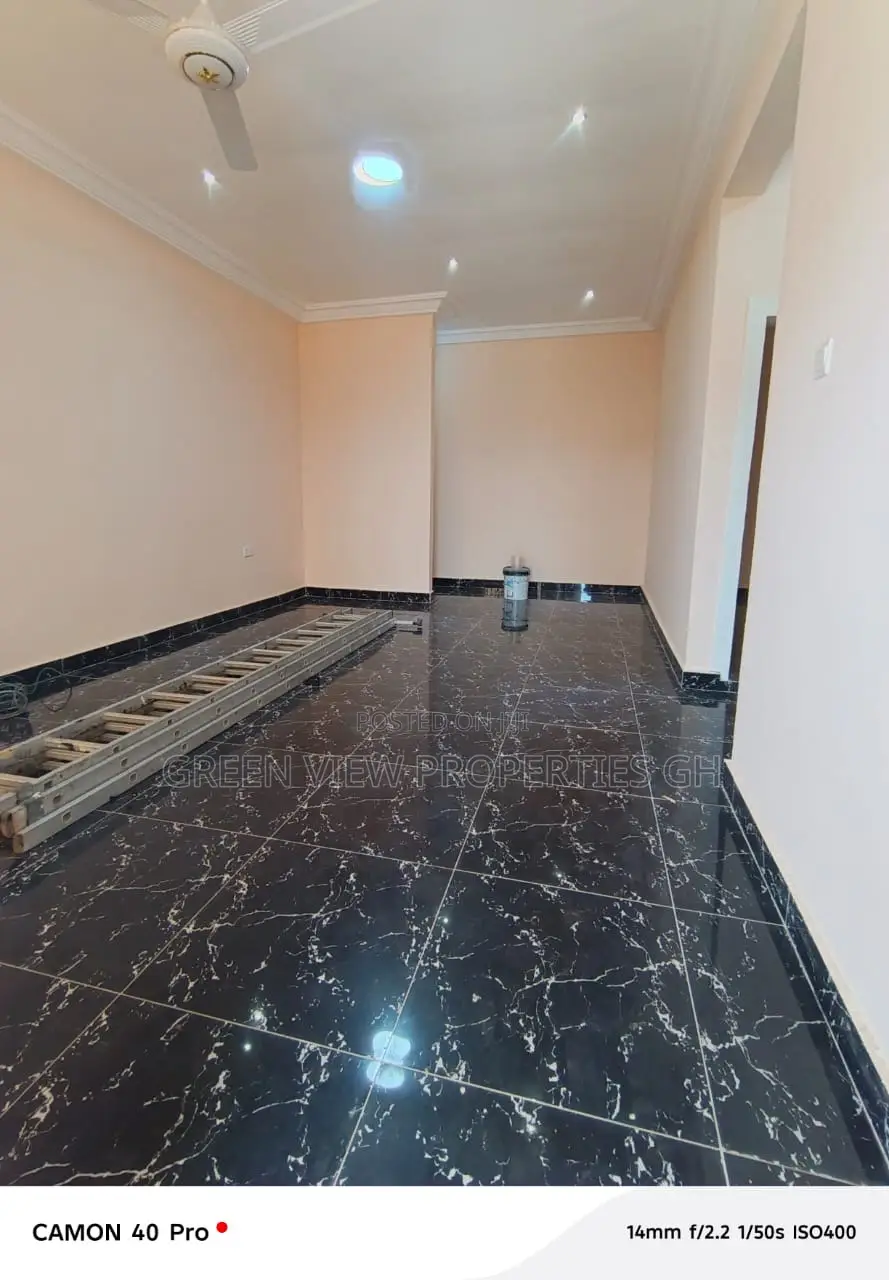 2bdrm Apartment in West Hills Mall Area for rent