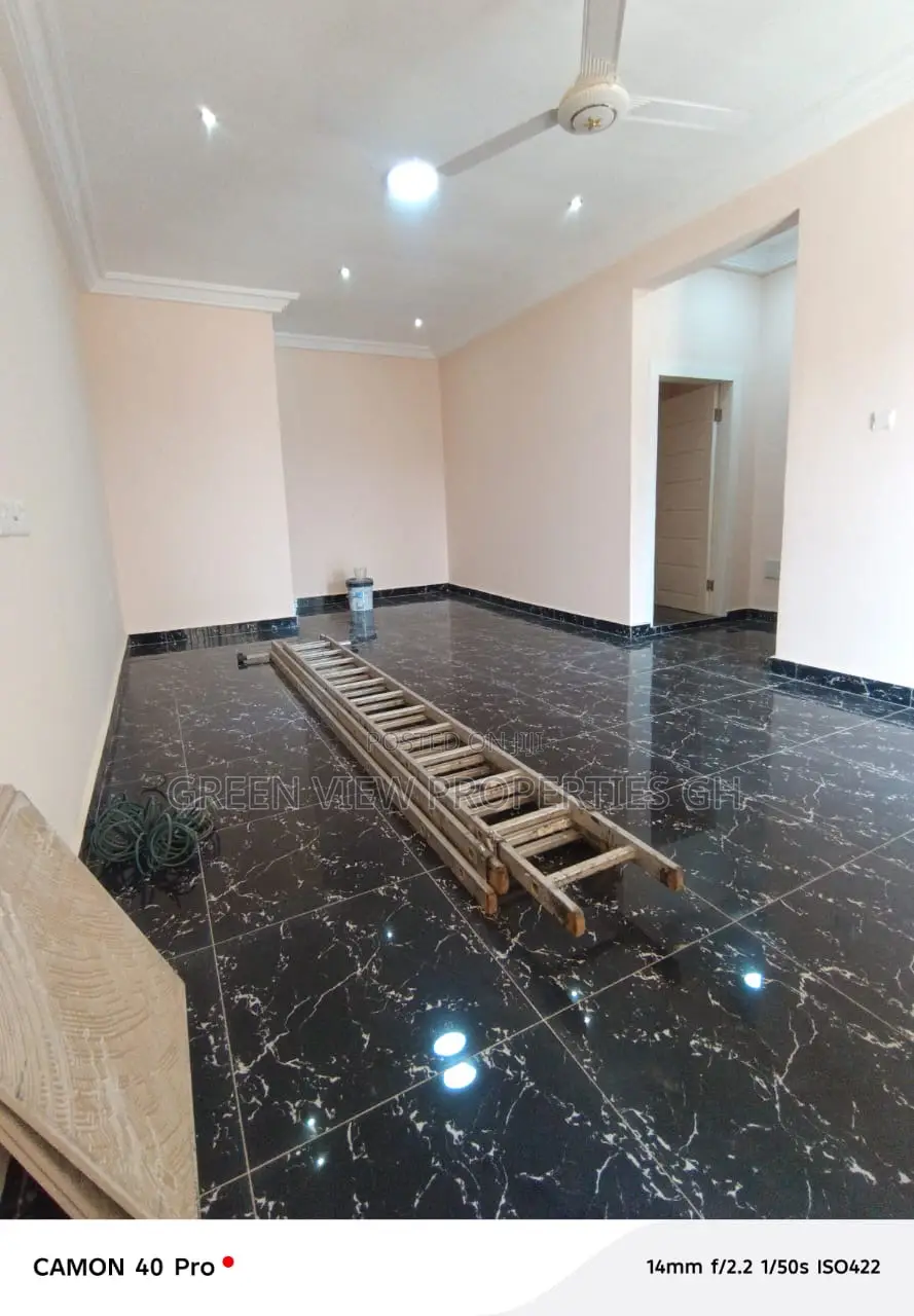 2bdrm Apartment in West Hills Mall Area for rent