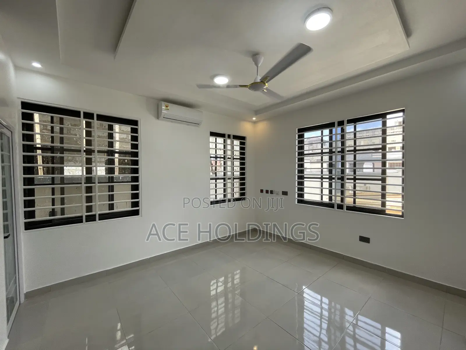 4bdrm Apartment in Ashaley Botwe for sale