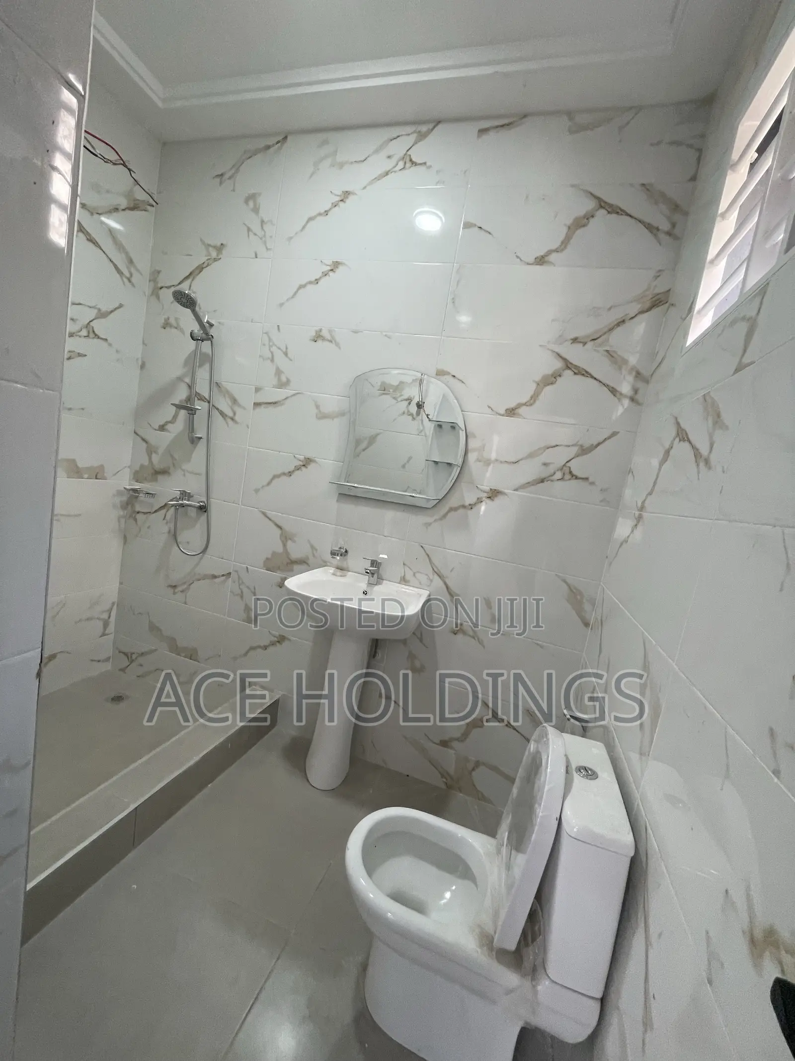 4bdrm Apartment in Ashaley Botwe for sale