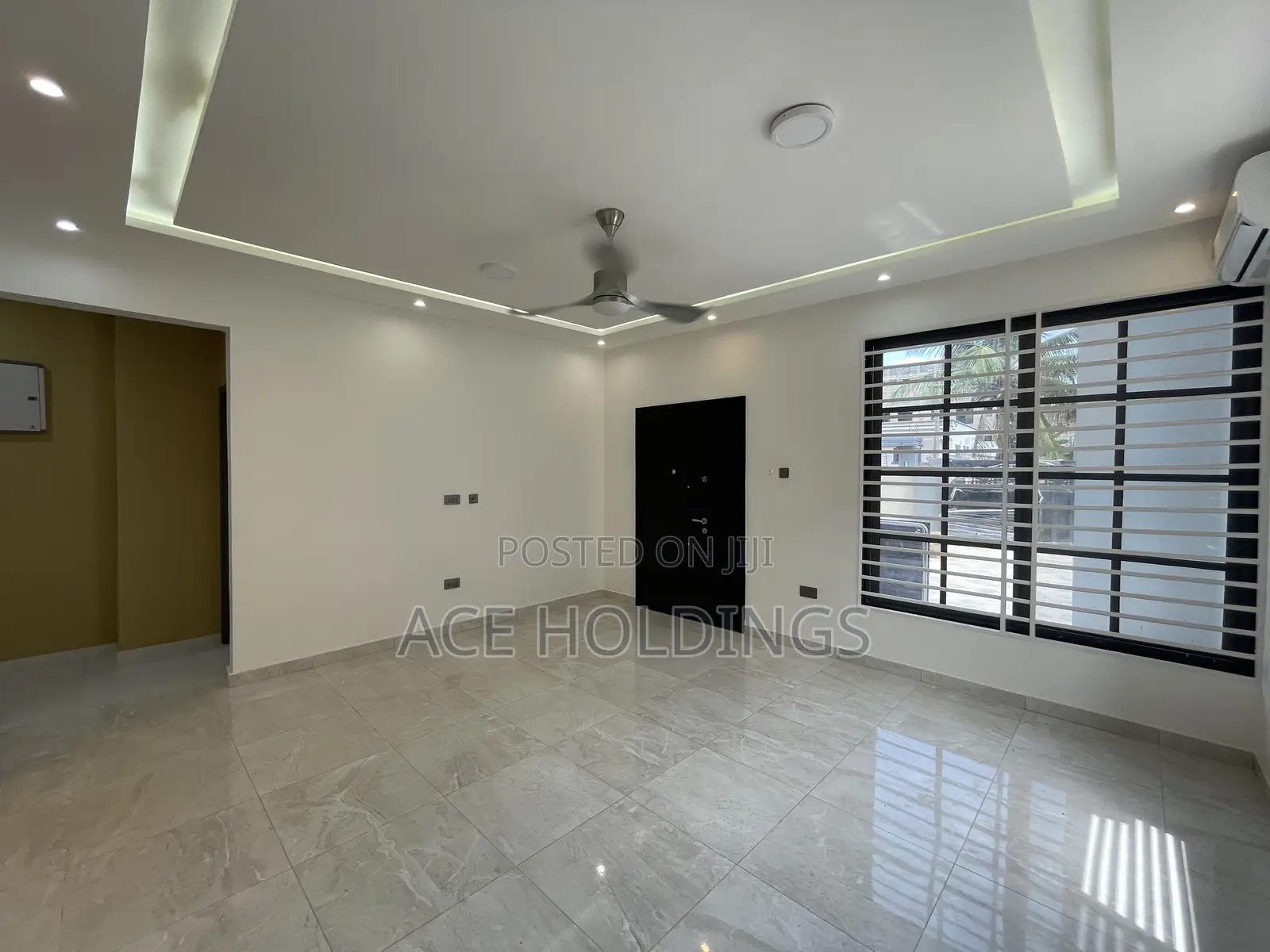 4bdrm Apartment in Ashaley Botwe for sale