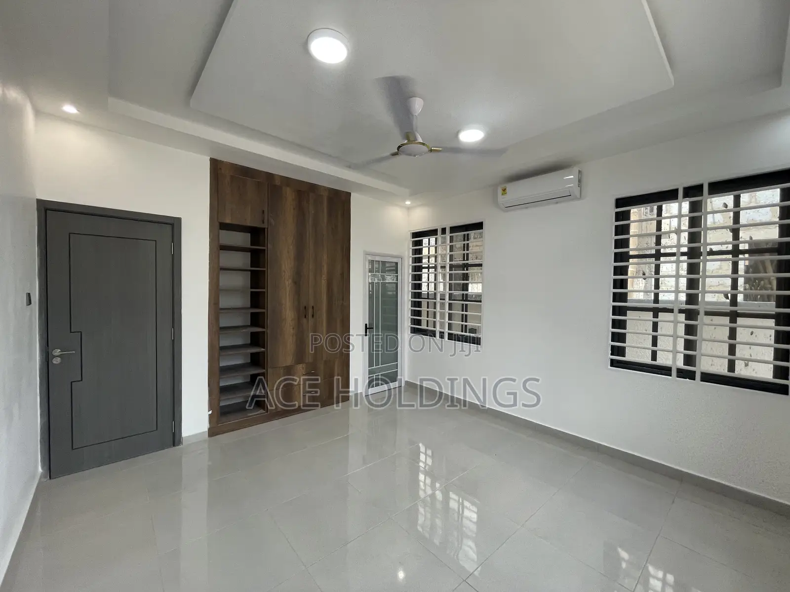 4bdrm Apartment in Ashaley Botwe for sale