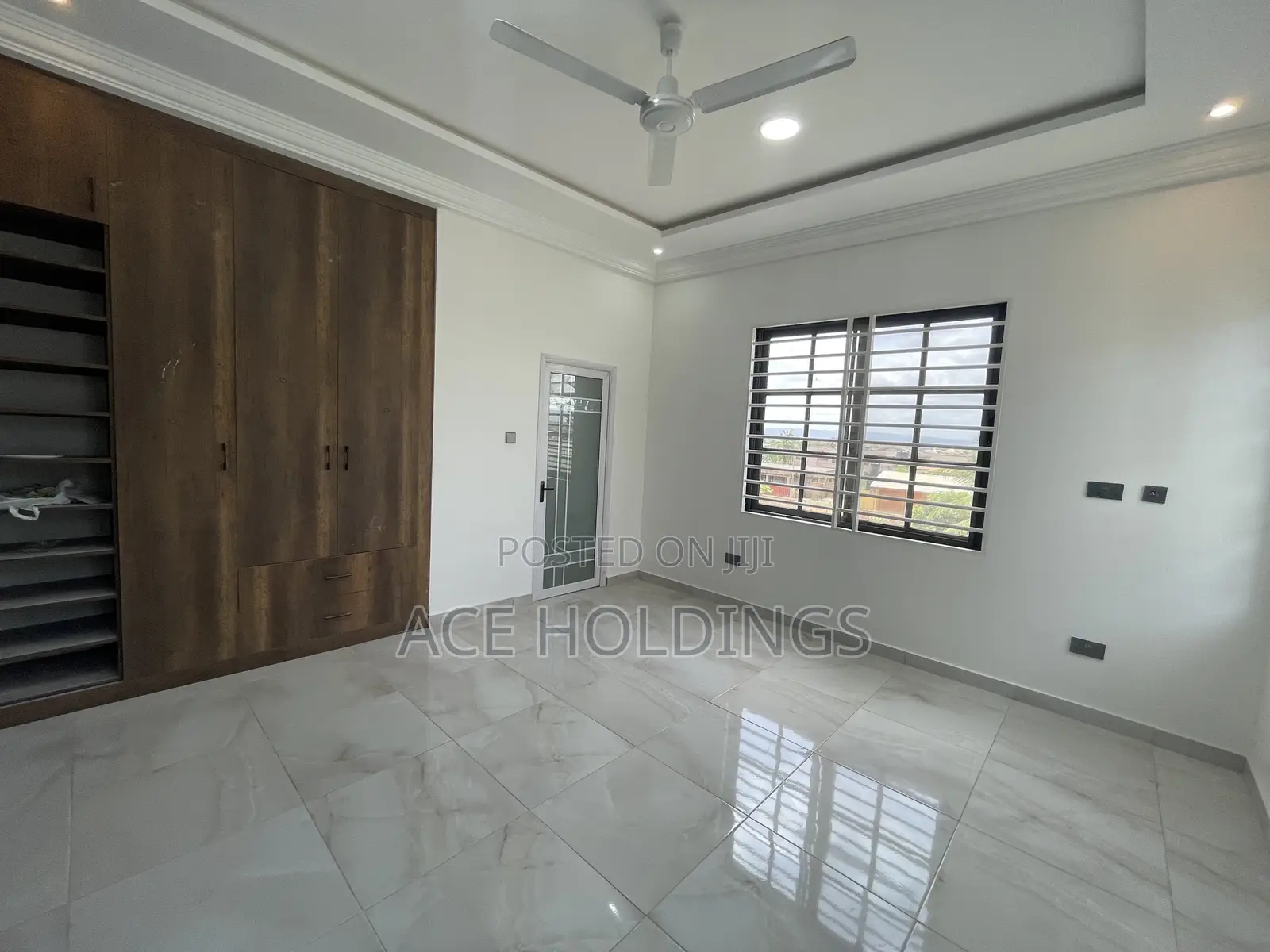 4bdrm Apartment in Ashaley Botwe for sale