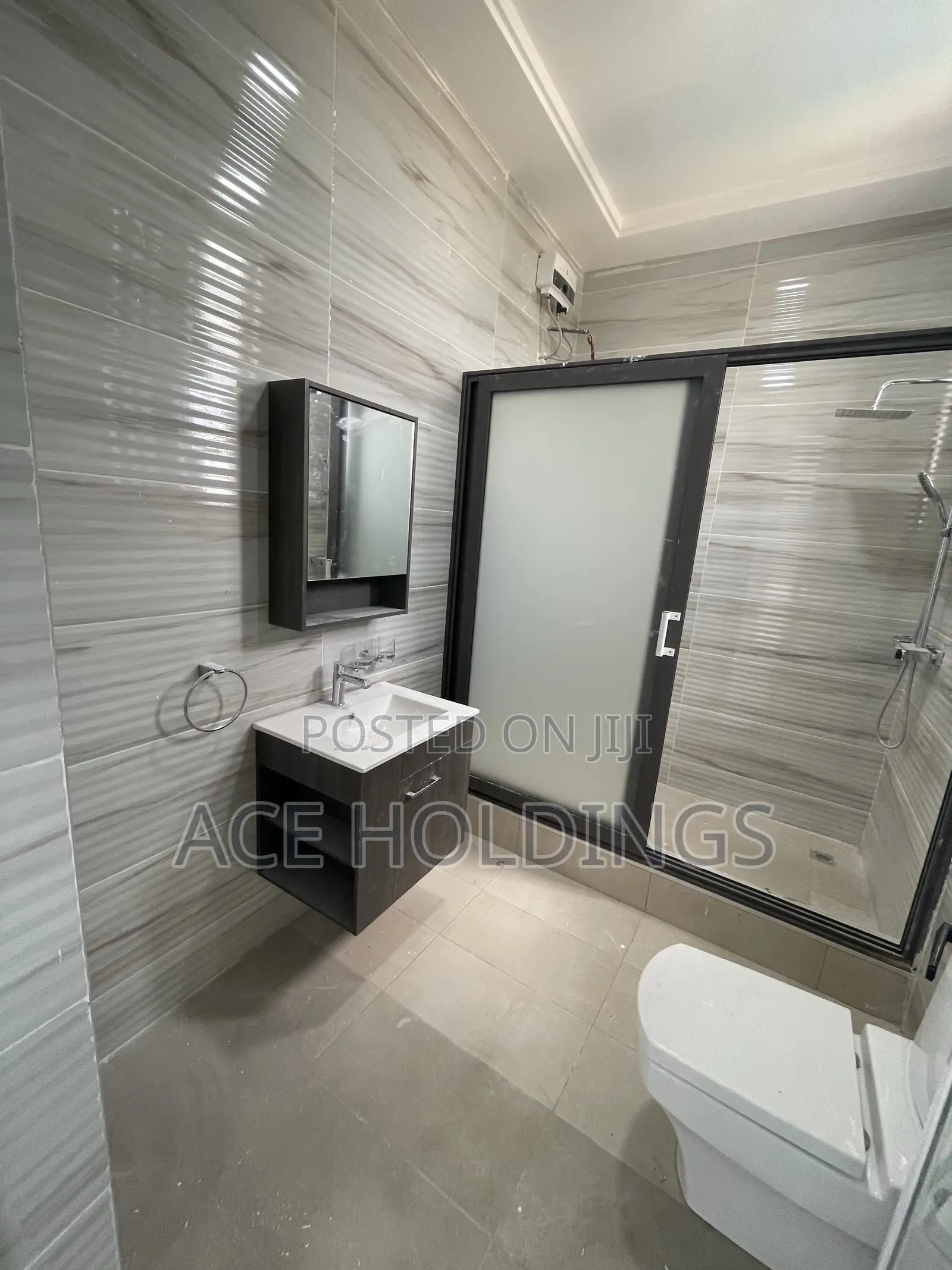 4bdrm Apartment in Ashaley Botwe for sale
