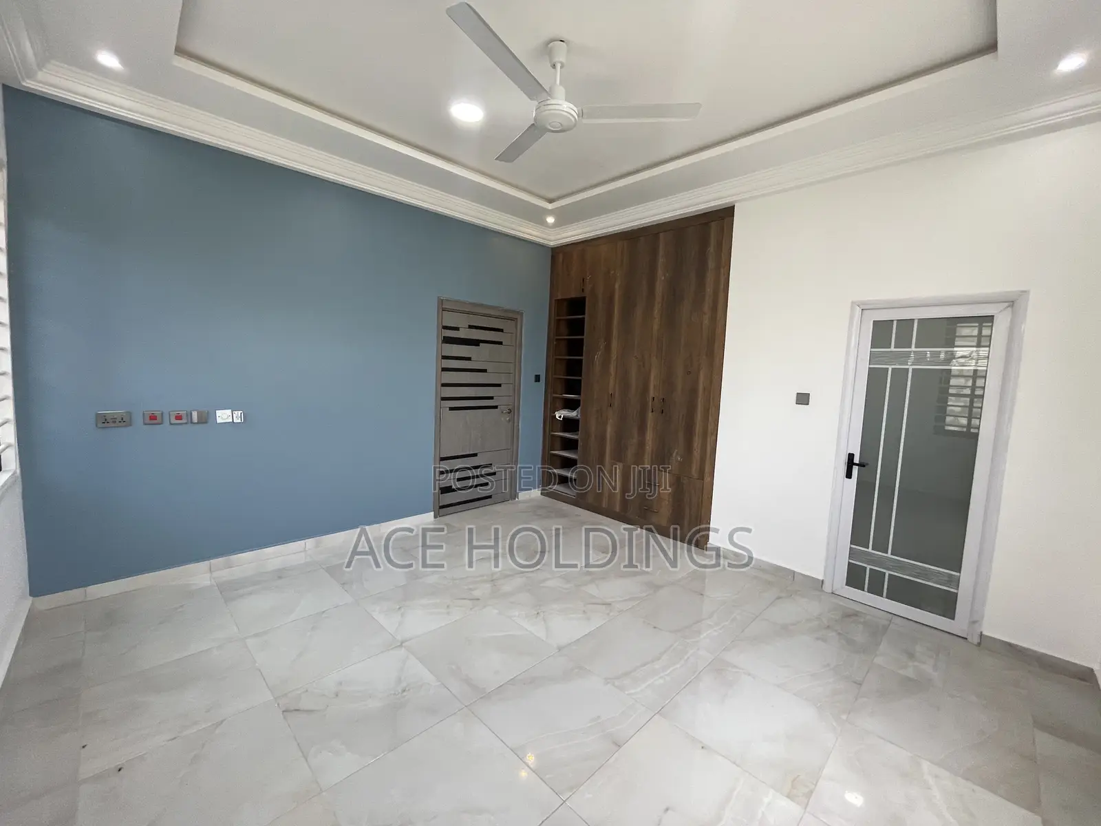 4bdrm Apartment in Ashaley Botwe for sale