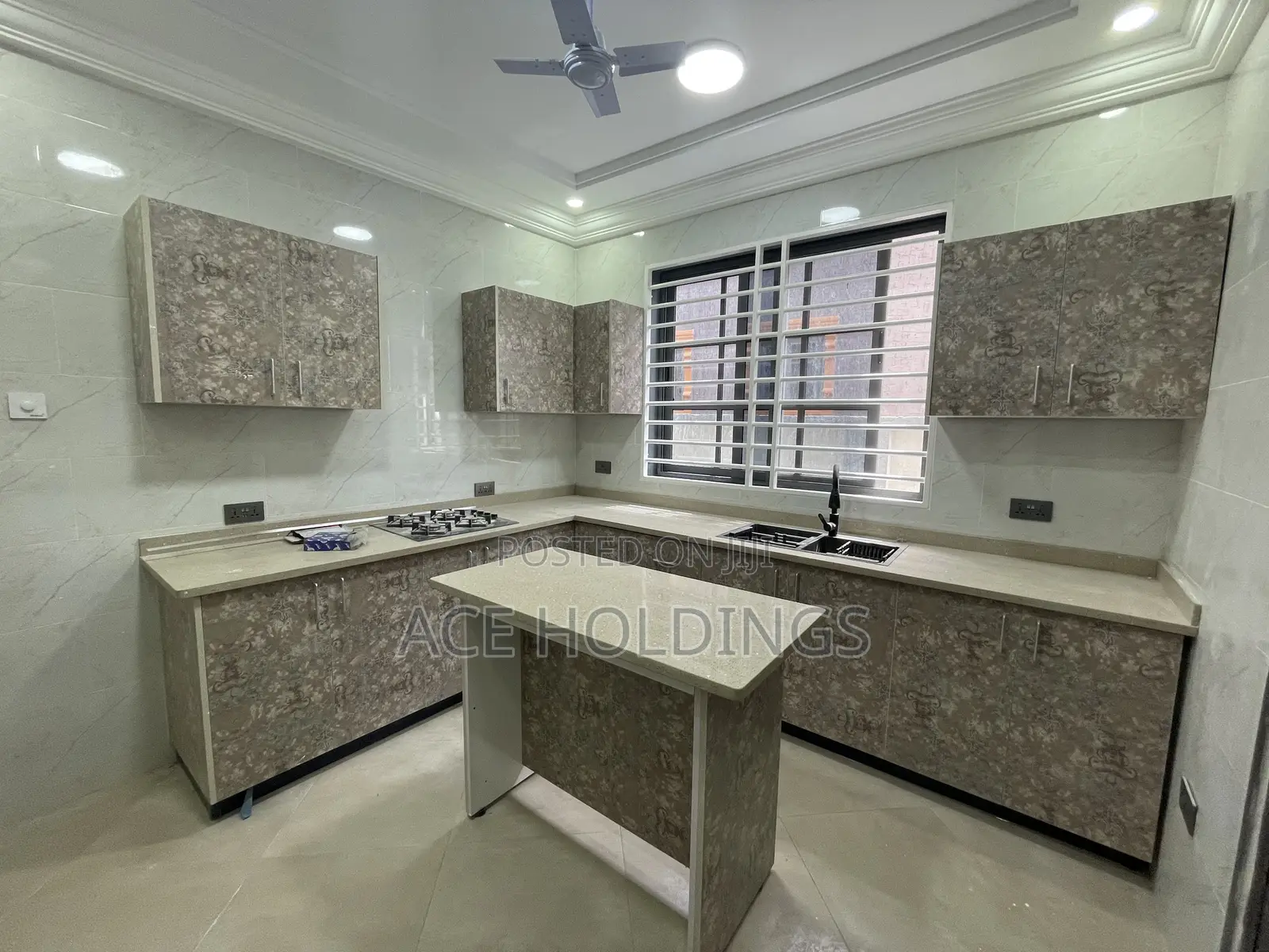 4bdrm Apartment in Ashaley Botwe for sale
