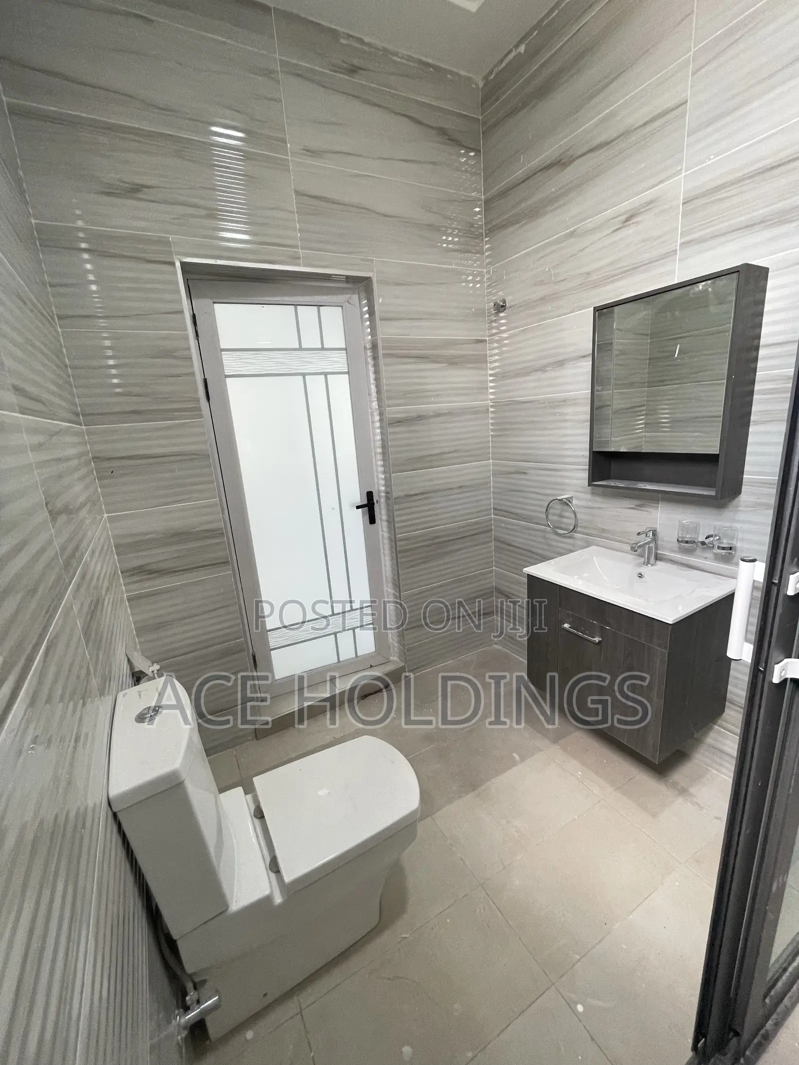 4bdrm Apartment in Ashaley Botwe for sale