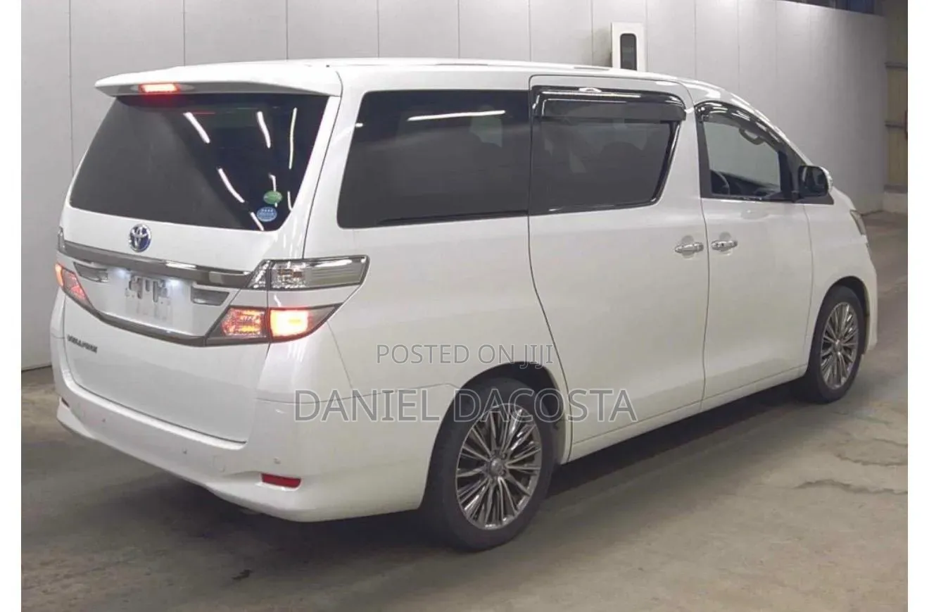 Toyota Vellfire 2011 White