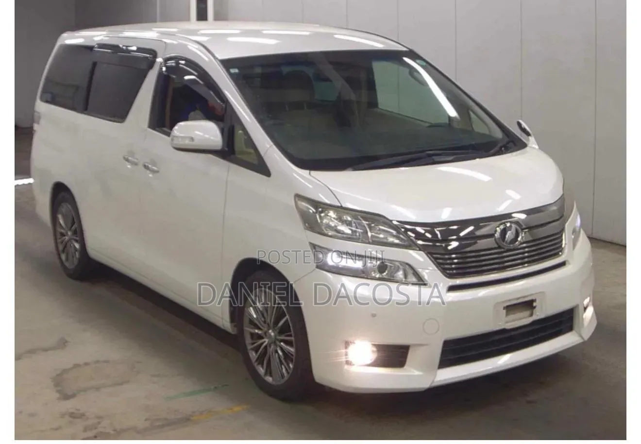 Toyota Vellfire 2011 White