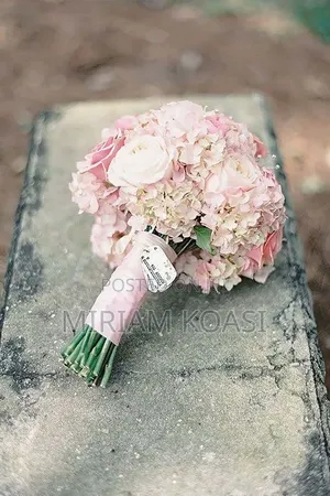 Bride's Bouquet Flowers: Rent
