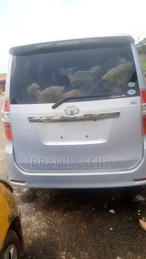 Toyota Voxy 2013 Silver