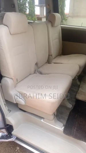 Toyota Voxy 2013 Silver