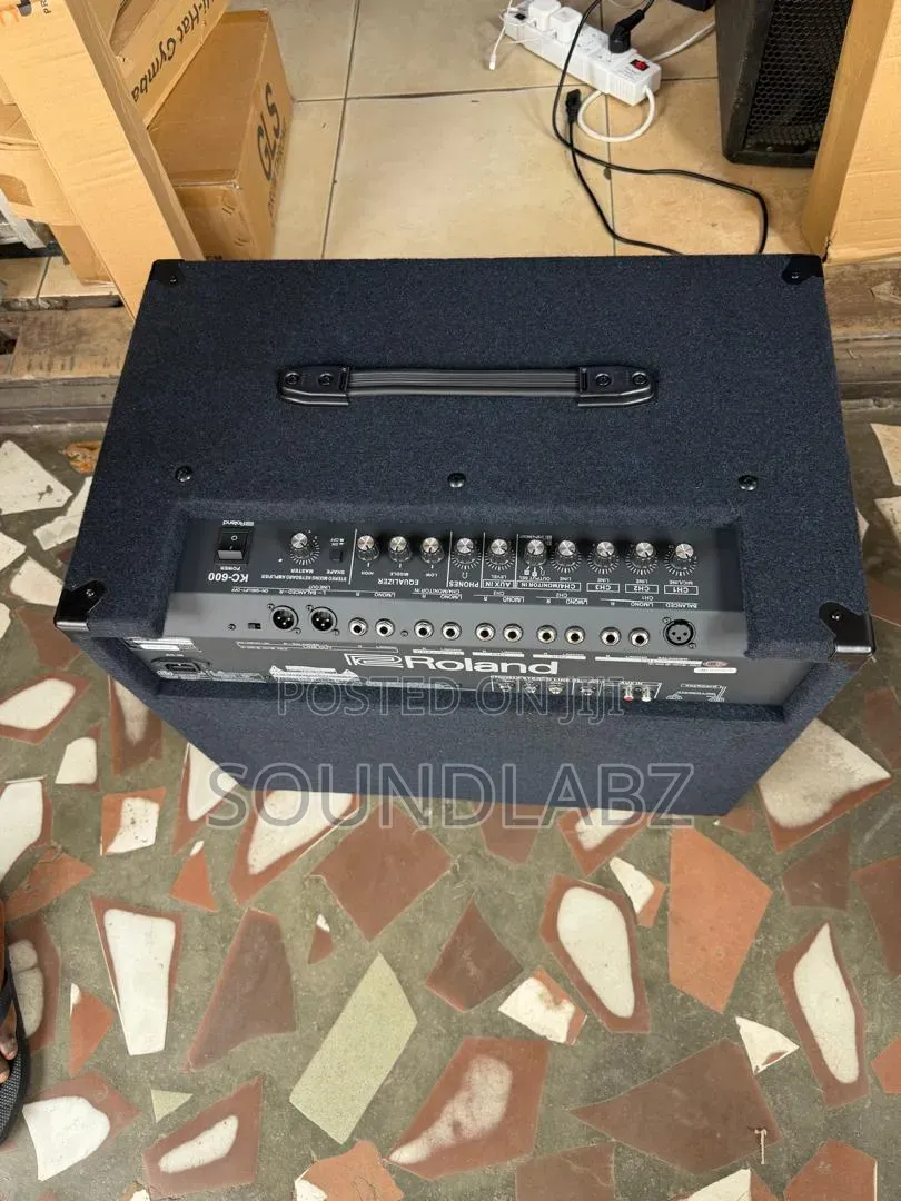 Roland Kc-600 4-Channel Keyboard Amplifier/Combo