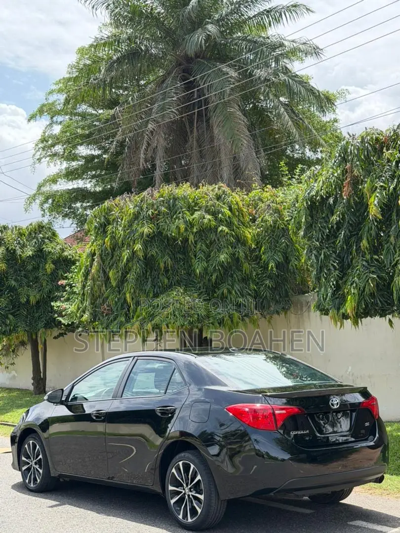 Toyota Corolla SE (1.8L 4cyl 6M) 2018 Black