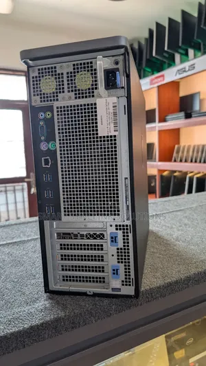 Desktop Computer Dell Precision 5820 16GB Intel Xeon SSD 256GB