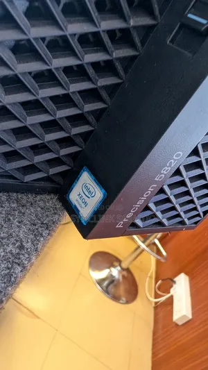 Desktop Computer Dell Precision 5820 16GB Intel Xeon SSD 256GB