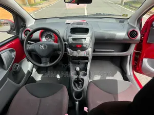 Toyota Aygo 1.0 5-Door 2010 Red