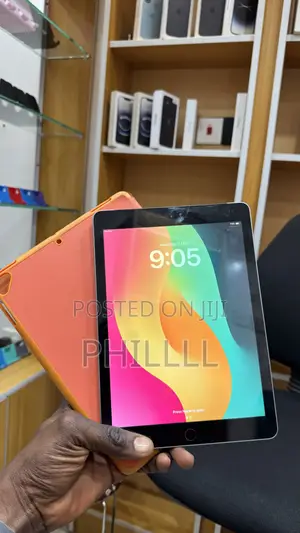 Apple iPad 9.7 32 GB Gray
