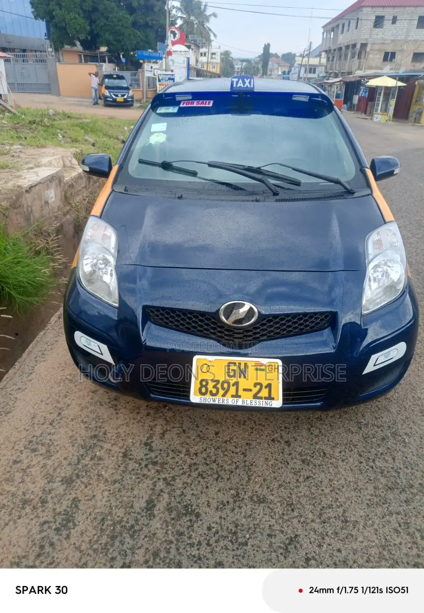 Toyota Vitz 1.3 AWD 5dr 2010 Blue