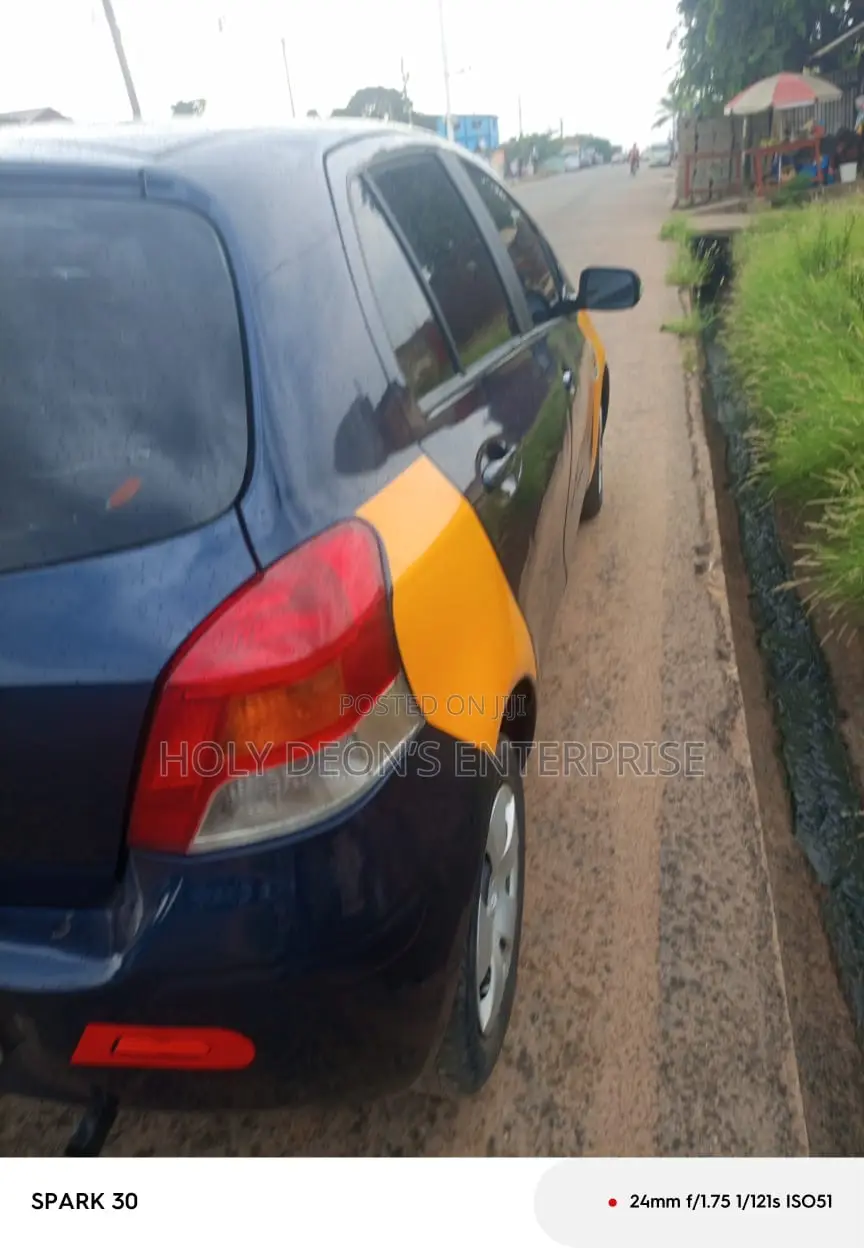 Toyota Vitz 1.3 AWD 5dr 2010 Blue