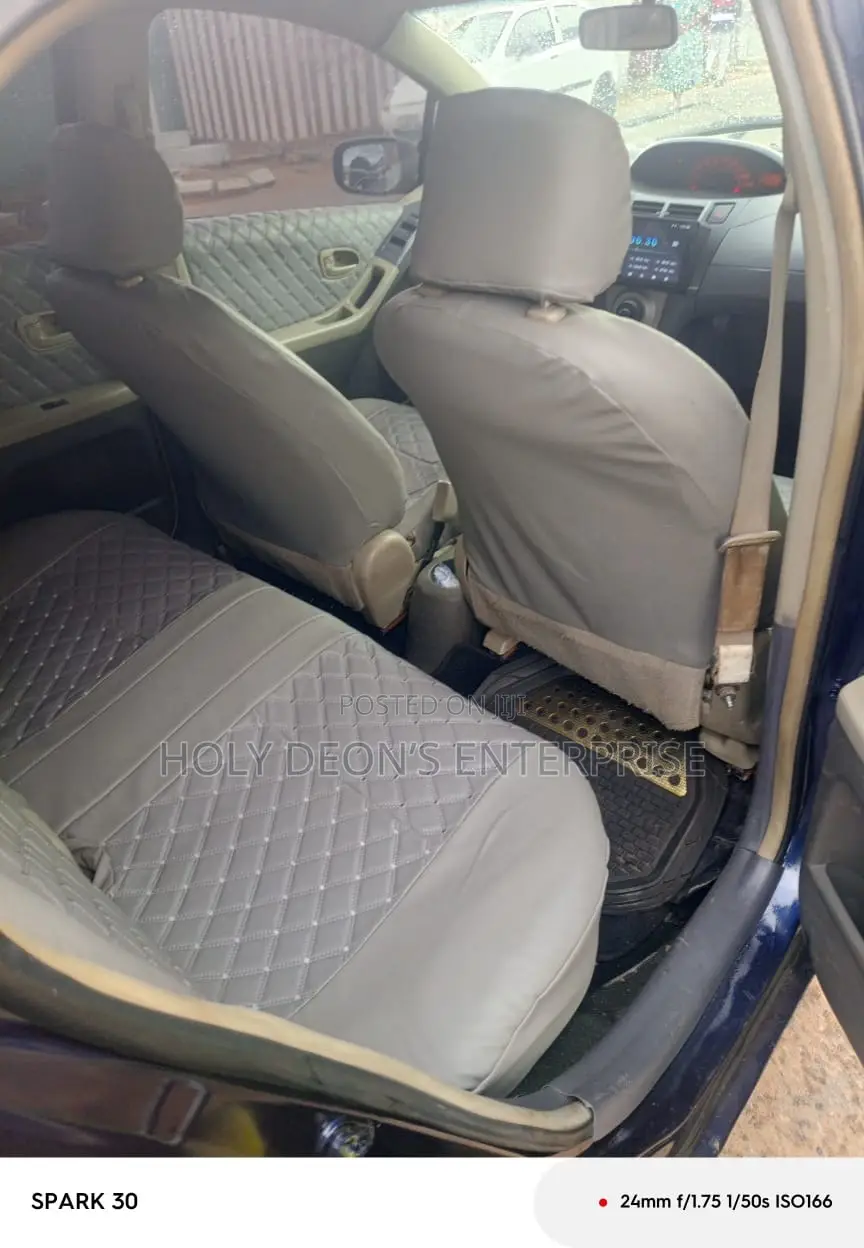 Toyota Vitz 1.3 AWD 5dr 2010 Blue