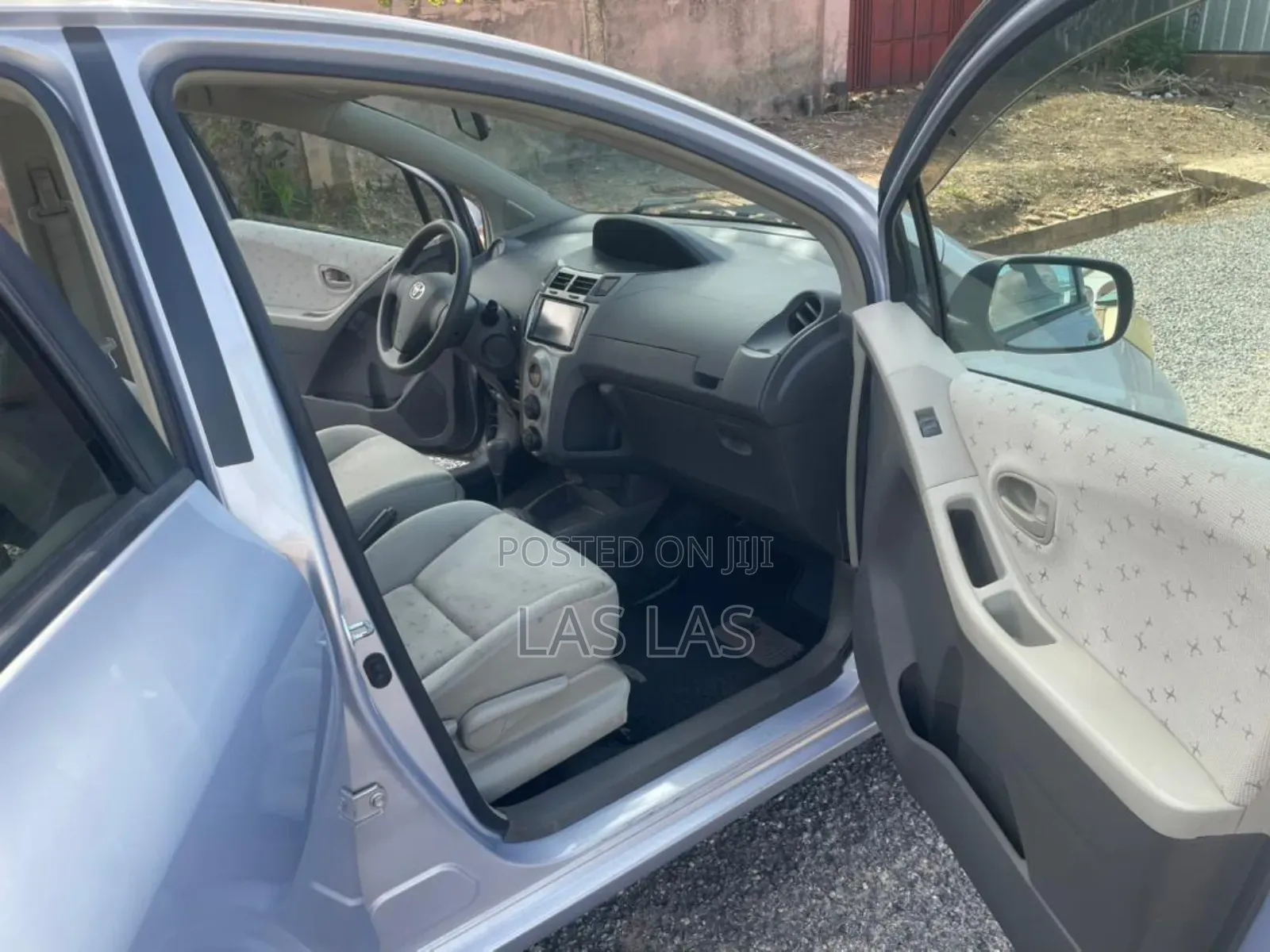 Toyota Vitz 2010 Gray