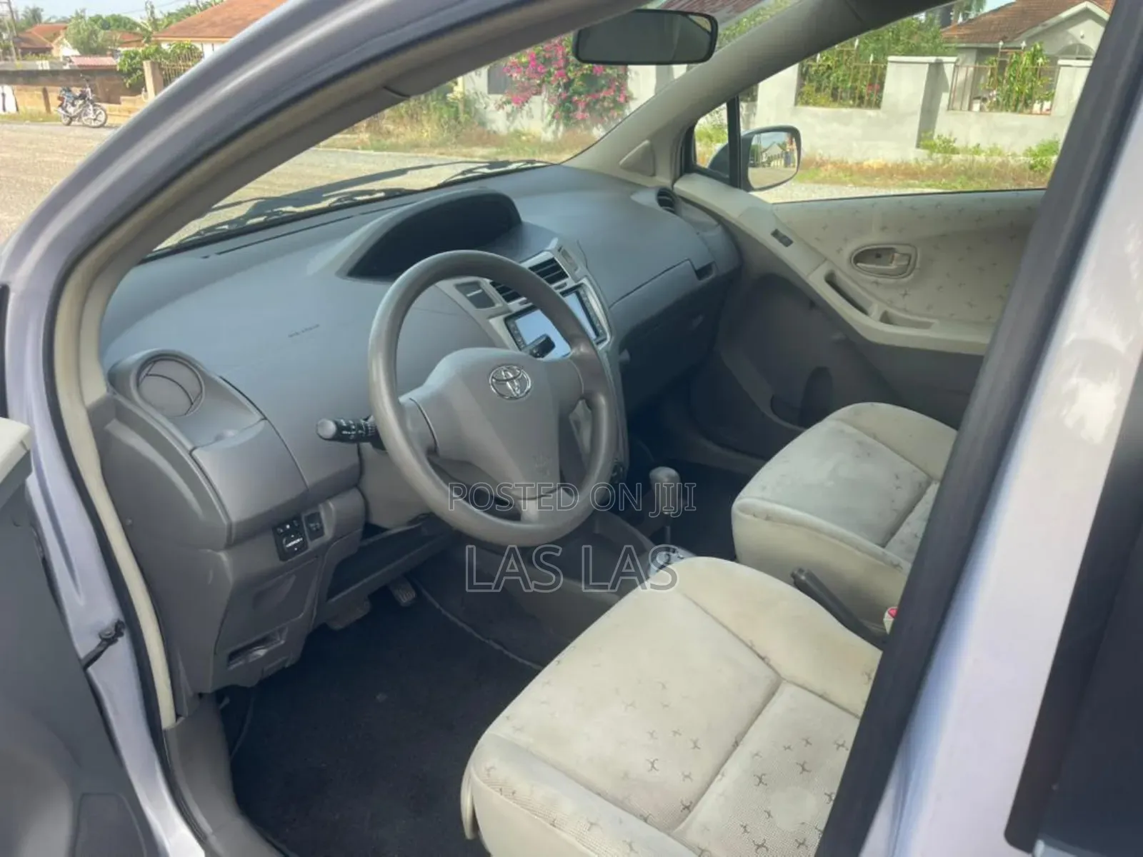 Toyota Vitz 2010 Gray