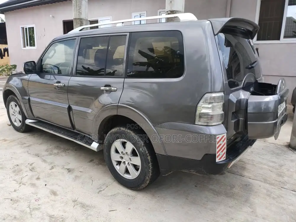 Mitsubishi Pajero 3.0 2009 Gray
