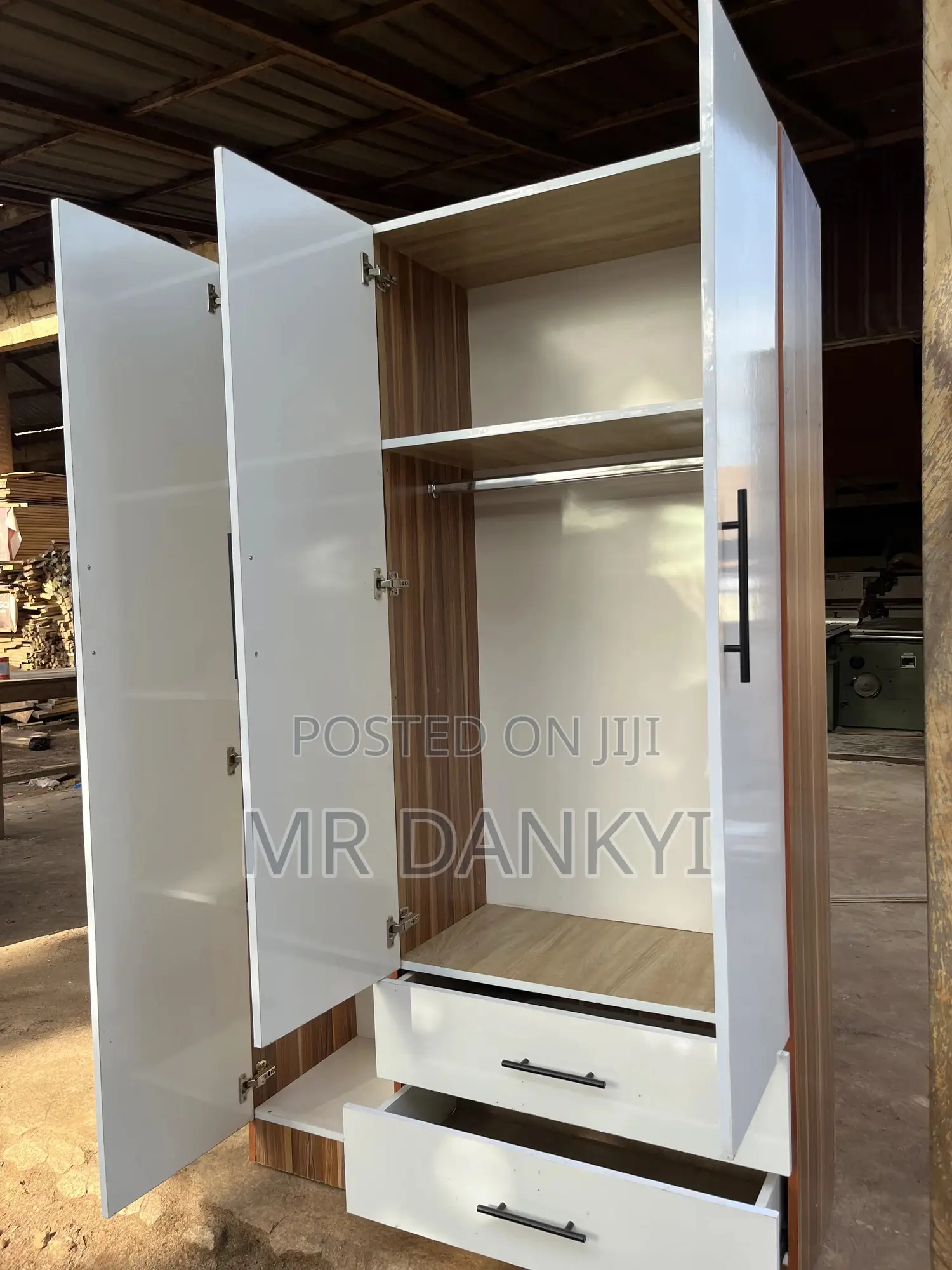Very Nice and Good Wardrobe
