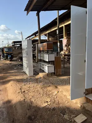 Very Nice and Good Wardrobe