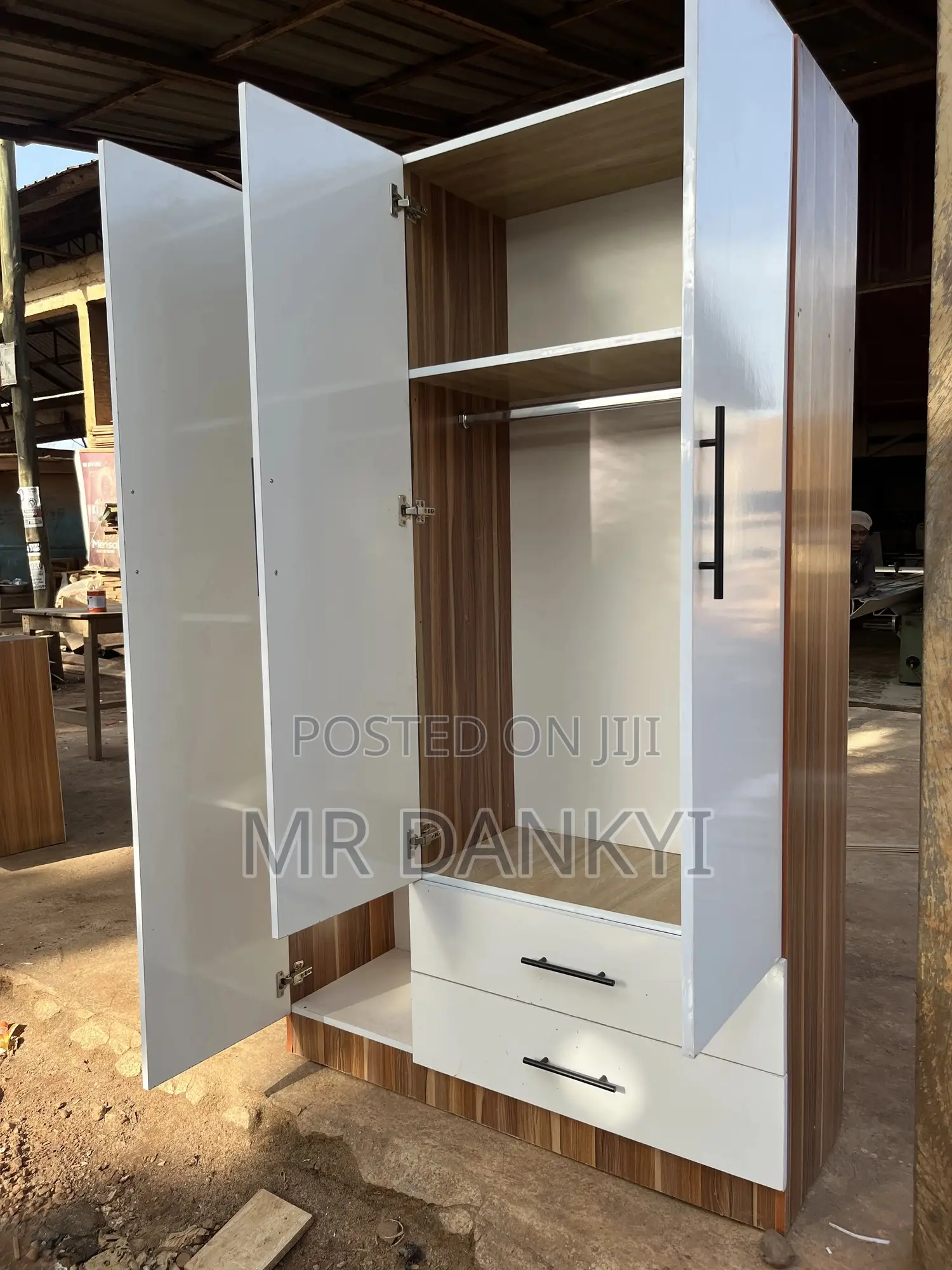 Very Nice and Good Wardrobe