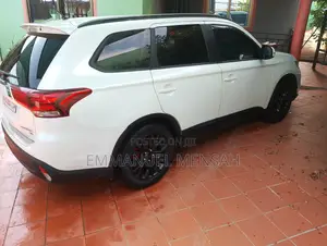 Mitsubishi Outlander SEL FWD 2016 White