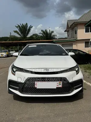 Toyota Corolla SE 2020 White